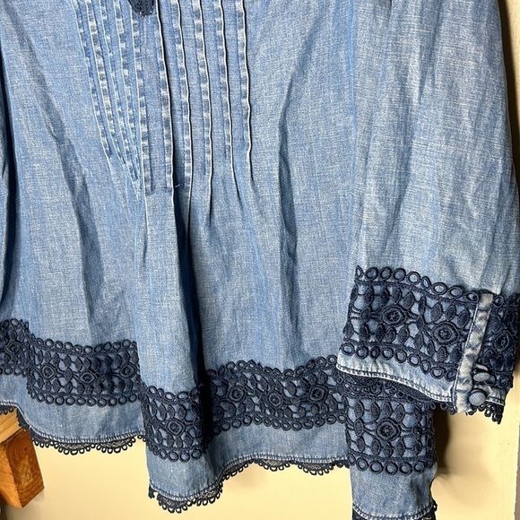 ANTHROPOLOGIE HOLDING HORSES Blue Lace Chambray Popover Blouse Size 2 - Picture 14 of 16